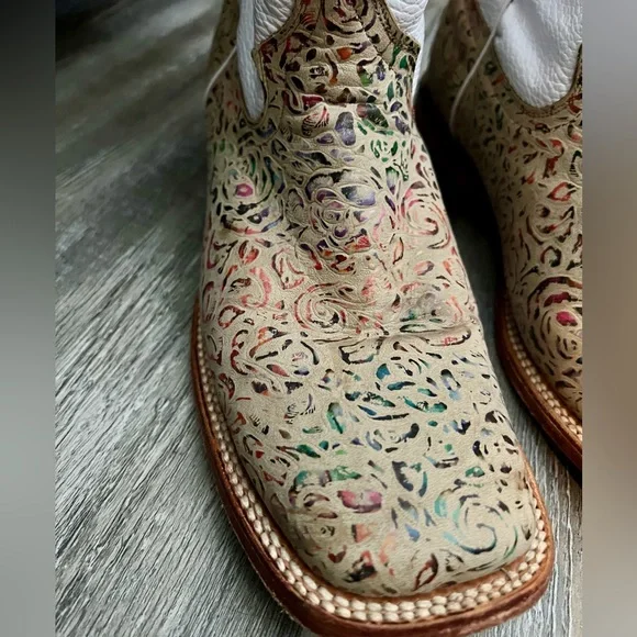 Ferrini White and Tan Western Boots - Picture 2 of 7